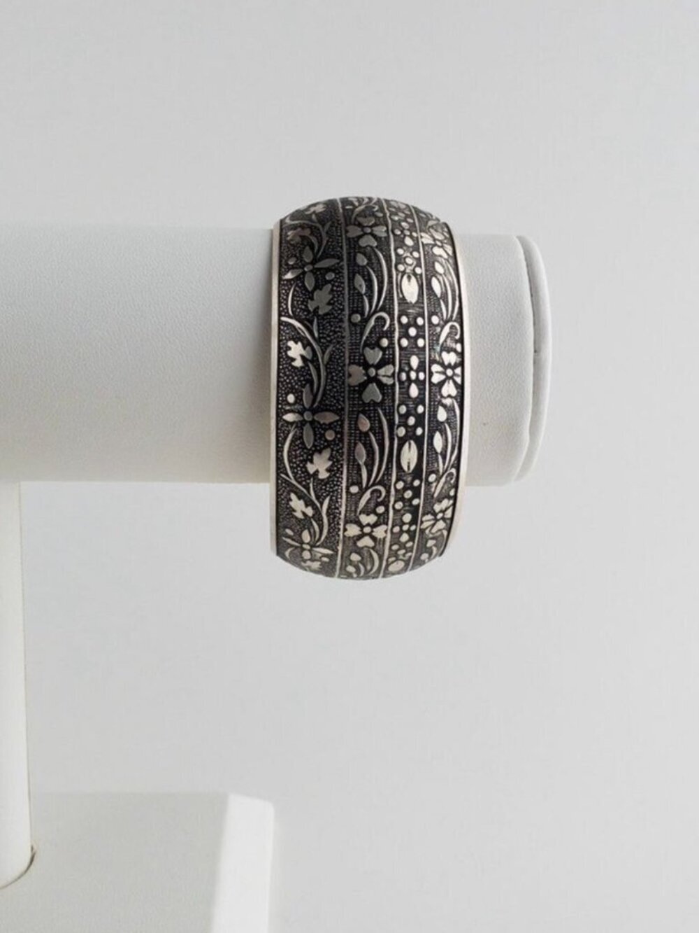 Vintage Silver Plated Wide Floral Engraved Cuff Bangle Statement Bracelet - Picture 3 of 13
